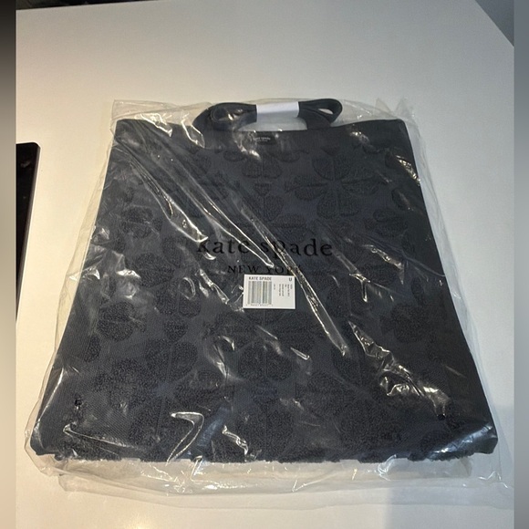 Kate Spade Brooke Spade Flower
Patterned Terry Large Tote, Blazer Blue NEW
NWT - Picture 5 of 7